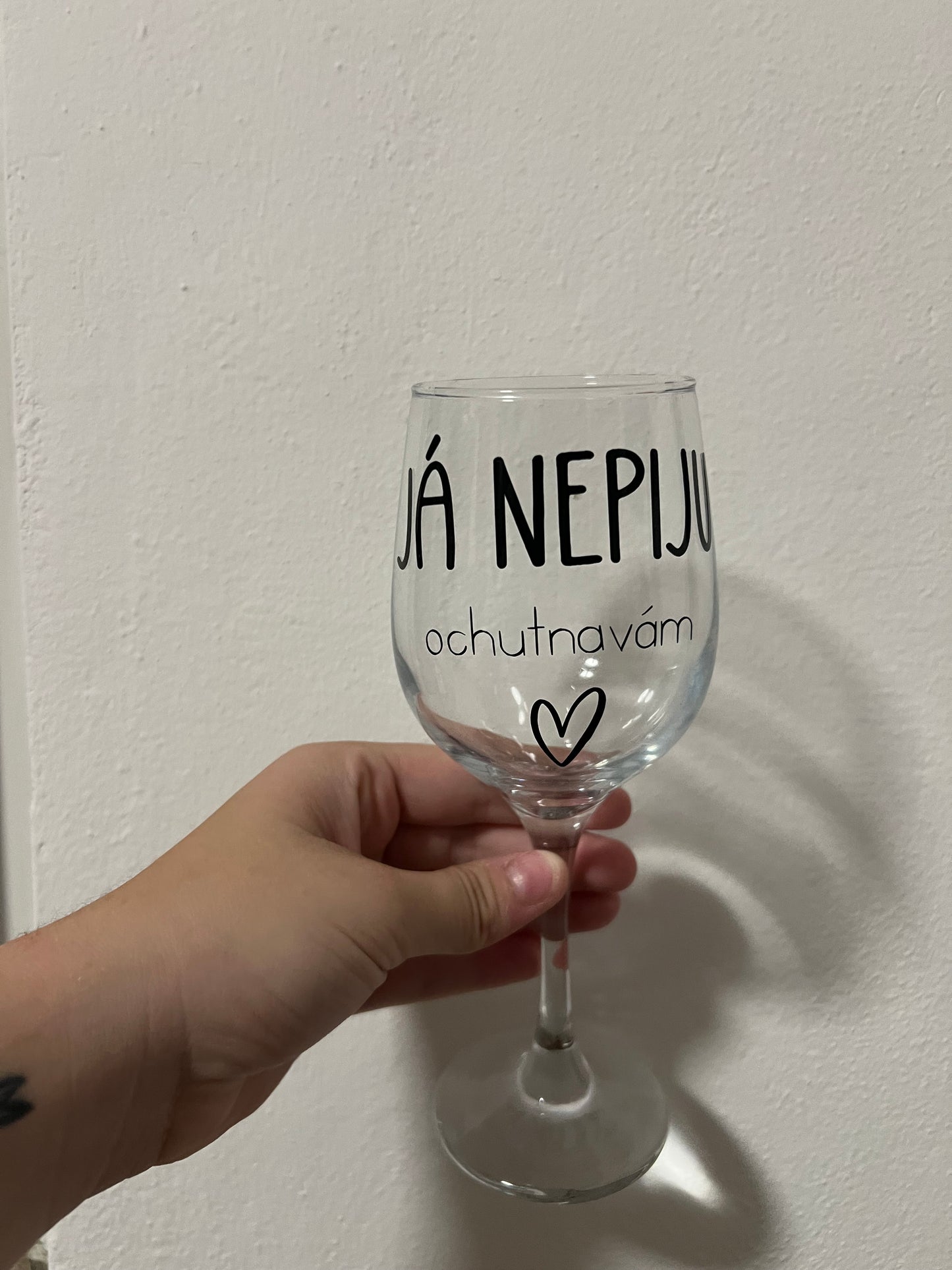 Sklenička na víno- Já nepiju, ochutnávám!