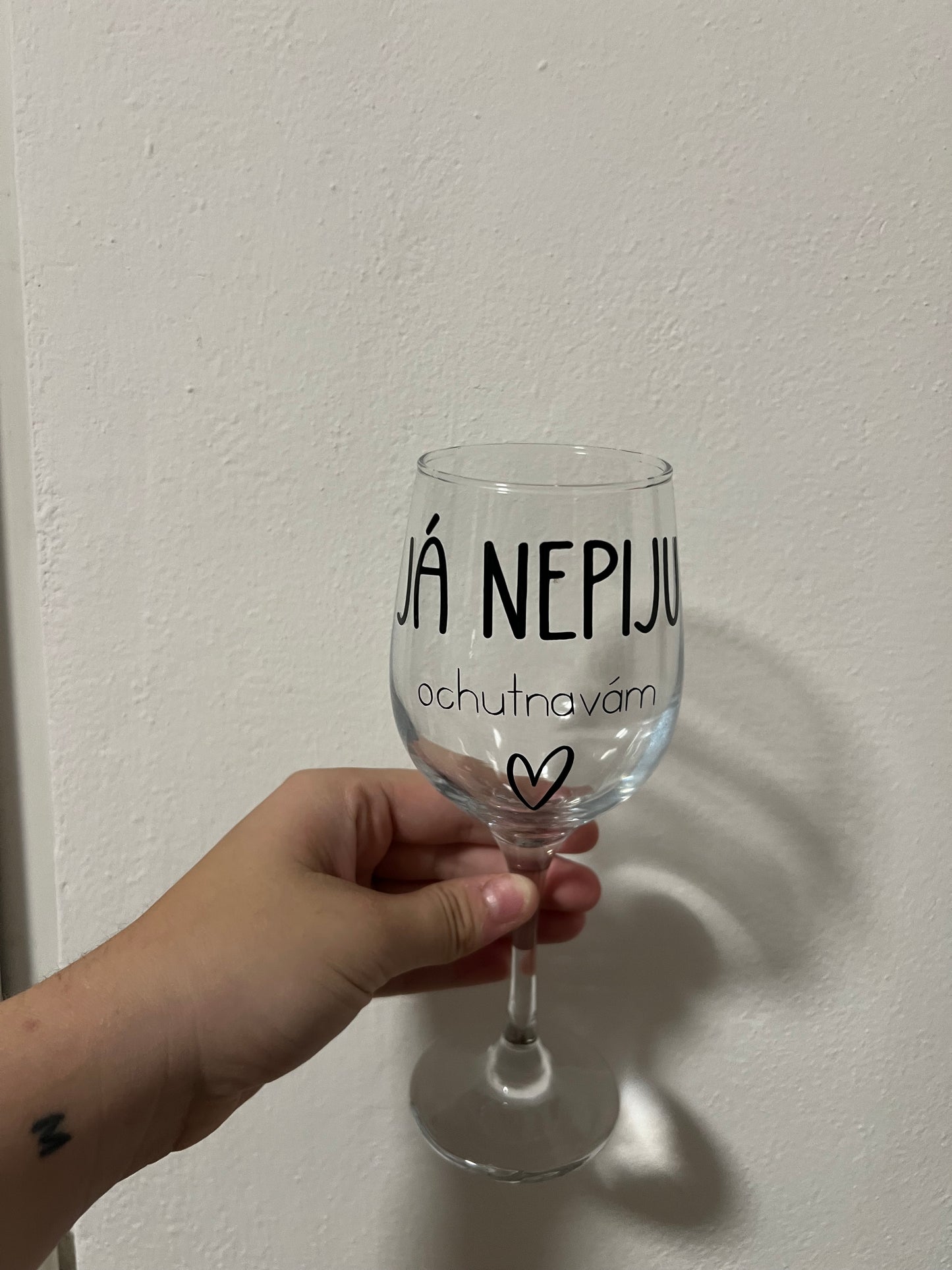 Sklenička na víno- Já nepiju, ochutnávám!